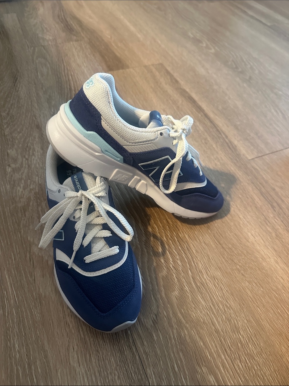 NEW BALANCE SNEAKERS